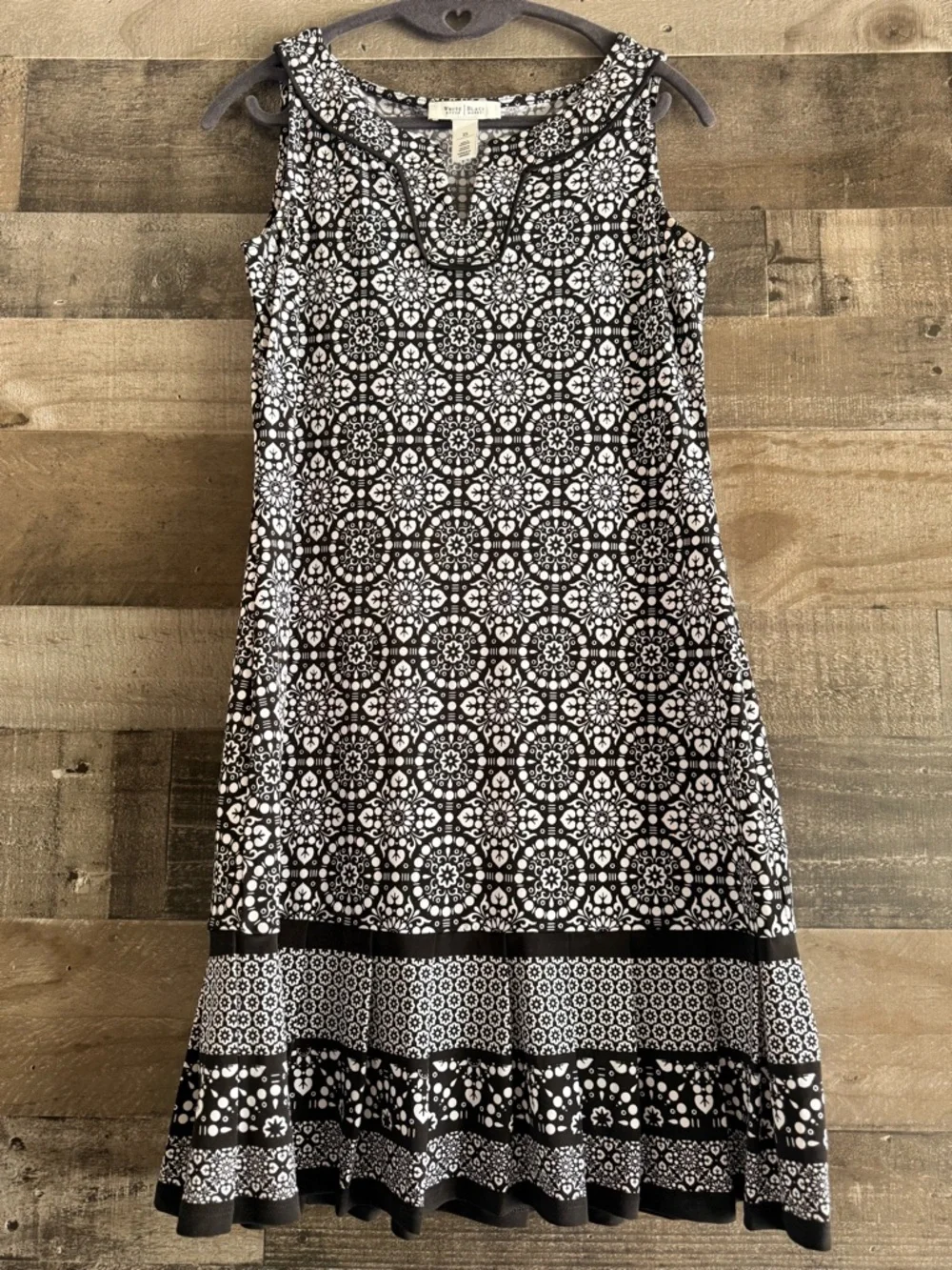 White House Black Market Black & White Printed Shift Dress - Picture 3 of 7